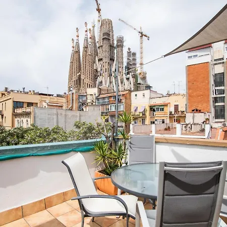 31mai1043 - Sunny Terrace Sagrada Familia * Barcelona
