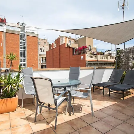 31mai1043 - Sunny Terrace Sagrada Familia